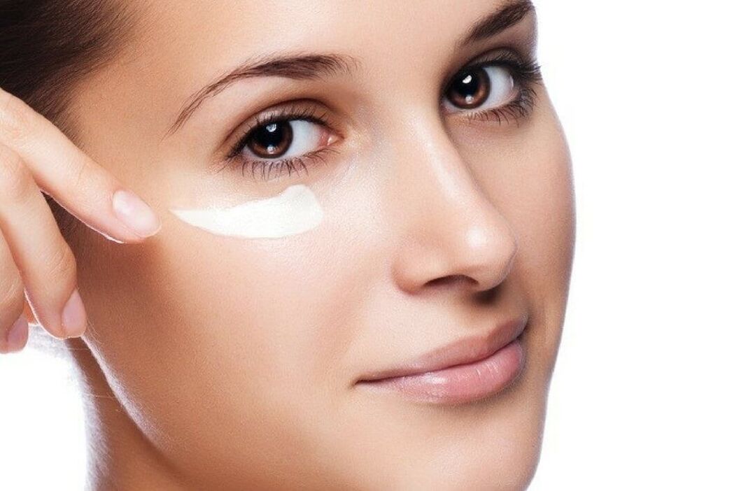 Kaip atgaivinti odą aplink akis